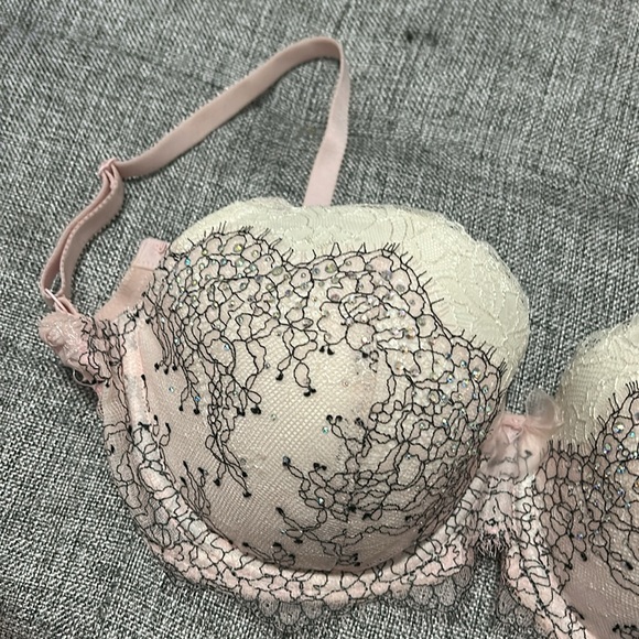 Never worn Sparkly Victoria secret bra 32DDD black white pink - Picture 2 of 5